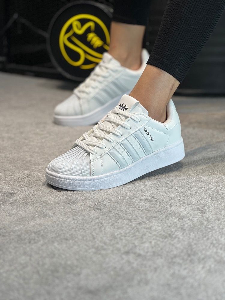 سه خط نیلوفری